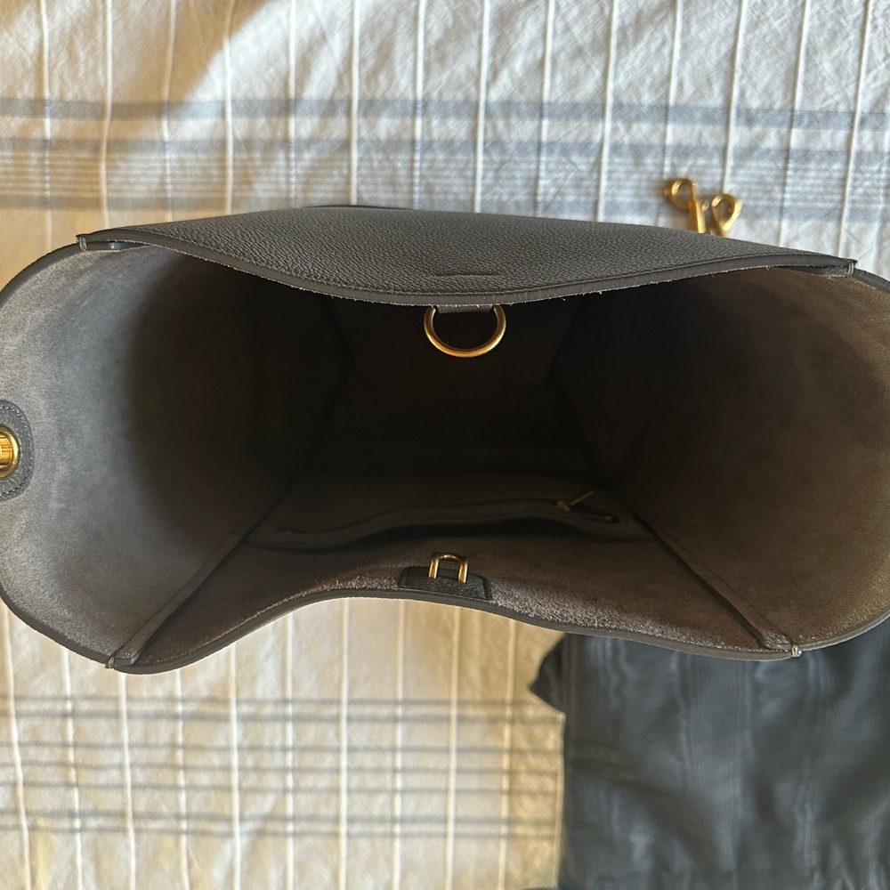 Celine Sangle - Picture 2 of 13